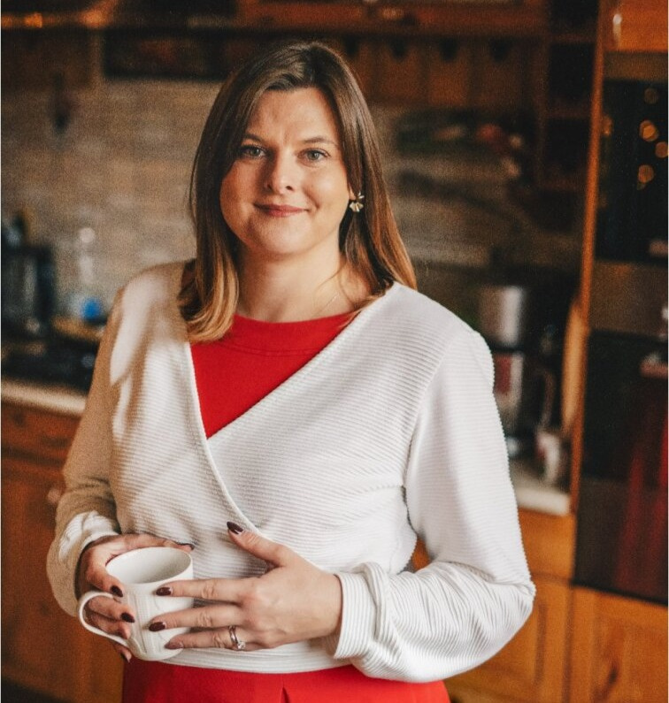 Crop svetřík Nui ve smetanové