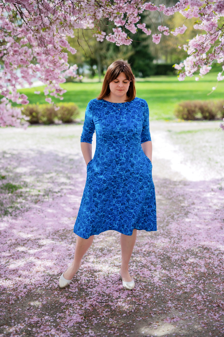 Jedna sukně tančí s tebou, druhá ti dodá klid a jistotu. Objev střih, který ladí s tvým rytmem i duší.