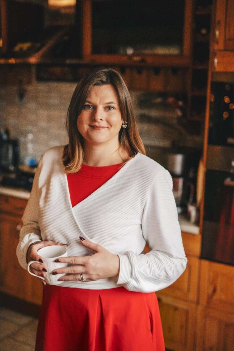 Crop svetřík Nui ve smetanové