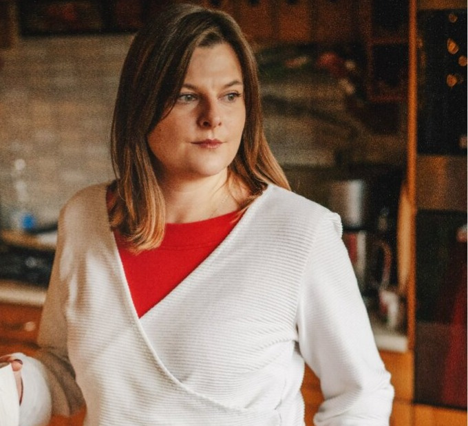 Crop svetřík Nui ve smetanové