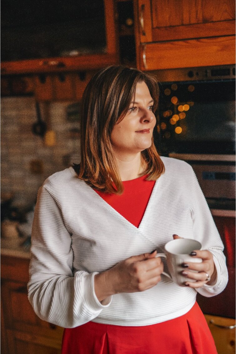 Crop svetřík Nui ve smetanové