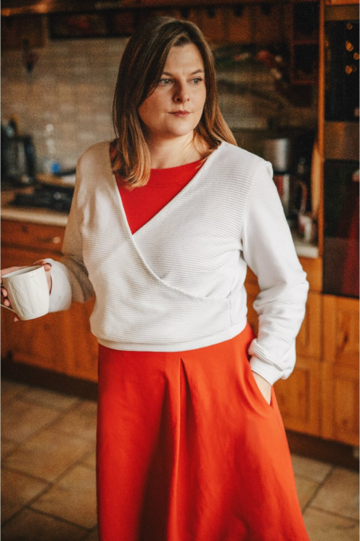 Crop svetřík Nui ve smetanové