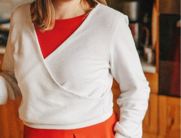 Crop svetřík Nui ve smetanové