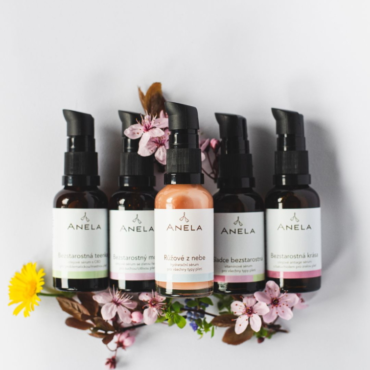 pět produktů pleťové kosmetiky pro různé typy pletí