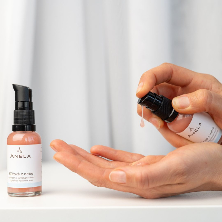 hydratační a vyhlazující sérum s kyselinou hyaluronovou: Růžové z nebe