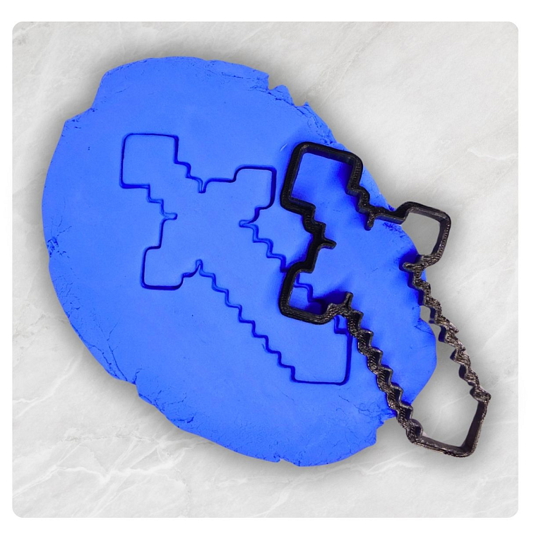 Kostičkový herní meč vykrajovátko