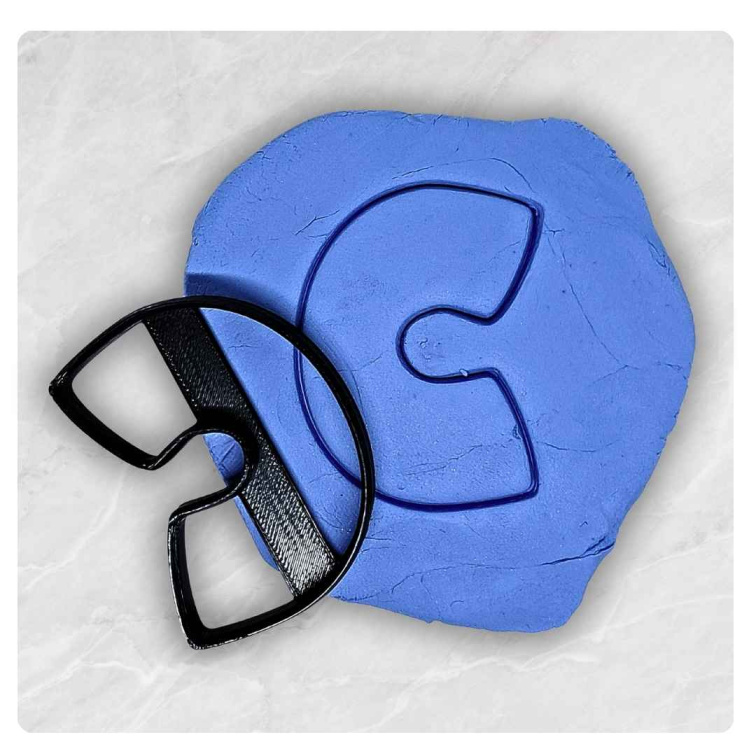 C písmenko vykrajovátko