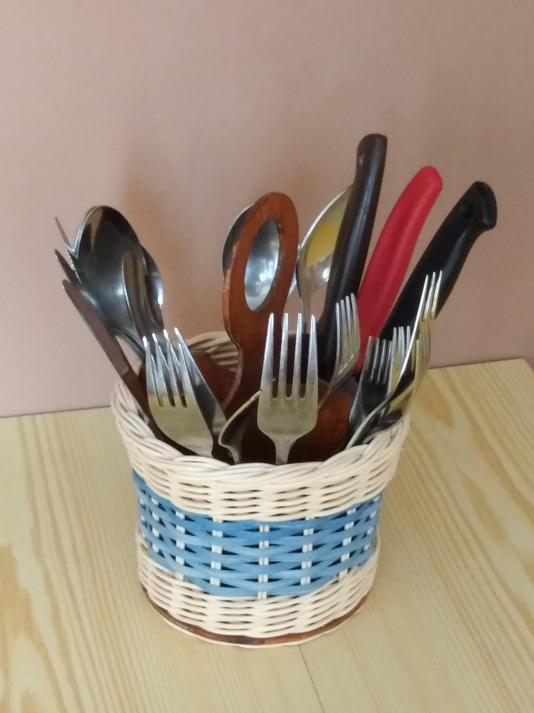 Košík na příbory-modrá páska