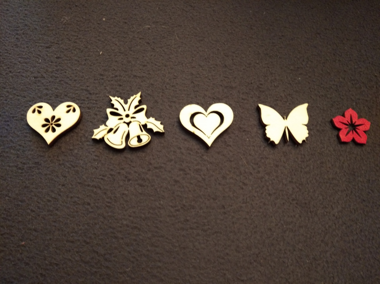 Dárkový košík s barevným provázkem