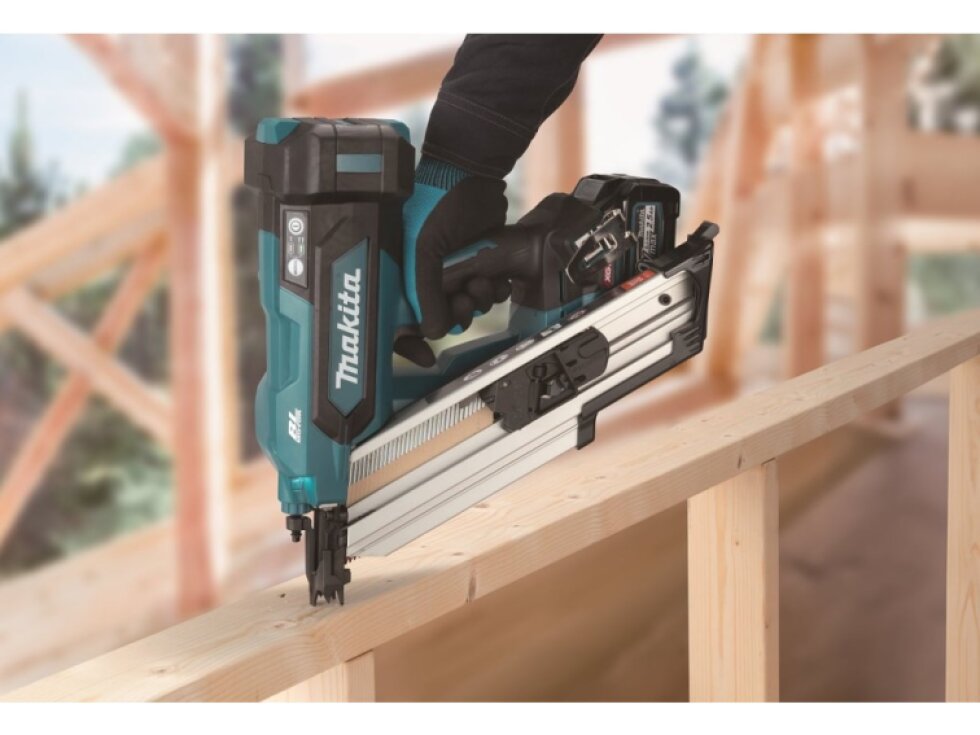 MAKITA XGT 40V Klincovačka 50-90 mm, Bez Batérie