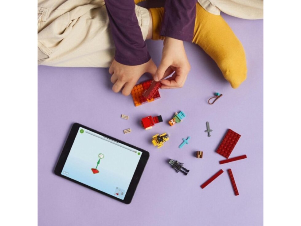 LEGO® Minecraft® Lávová bitva v Netheru 21266