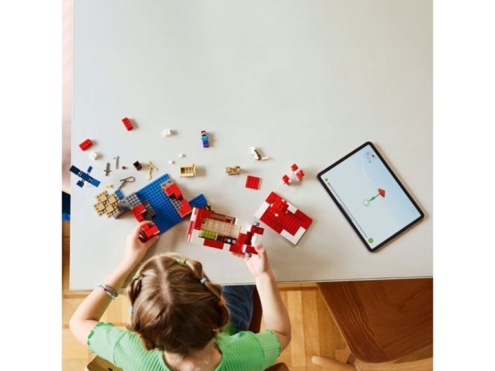 LEGO® Minecraft® Krávomůrčí domek 21270