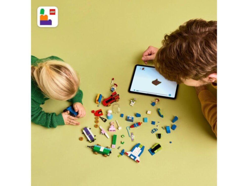 LEGO® Disney a Pixar Slavnostní vláček a Autíčko z Příběhu hraček 43264