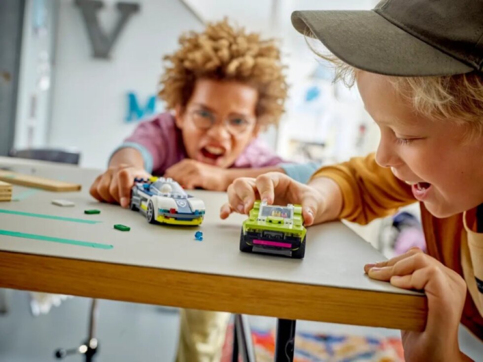 LEGO® City Honička policejního auta a sporťáku 60415