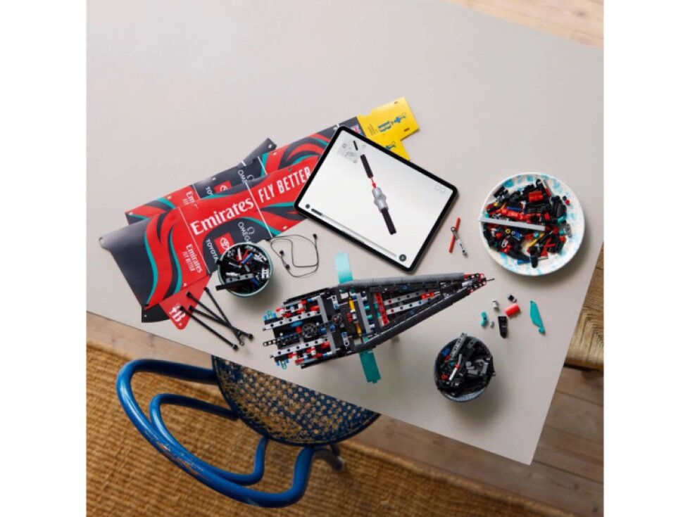 LEGO® Technic Jachta Emirates Team New Zealand AC75 42174