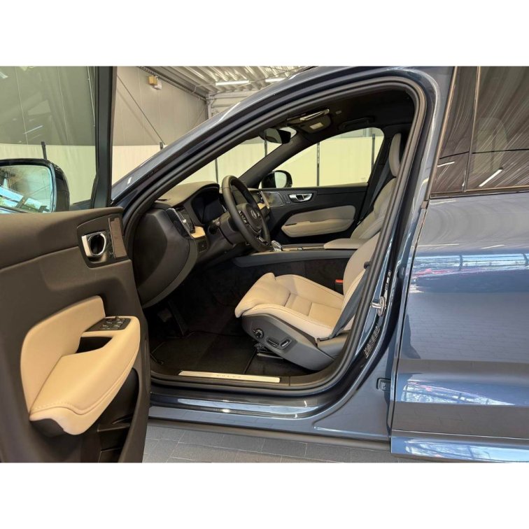 VOLVO XC60 B5 2.0L 250+14 HP AT8 AWD PLUS Dark (benzín) s01-55957