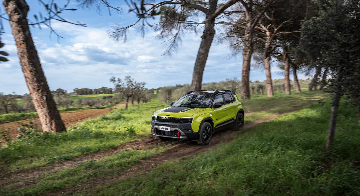 NOVÝ JEEP® AVENGER: evoluce kompaktního vyjádření svobody. Speciální edice 85th Anniversary