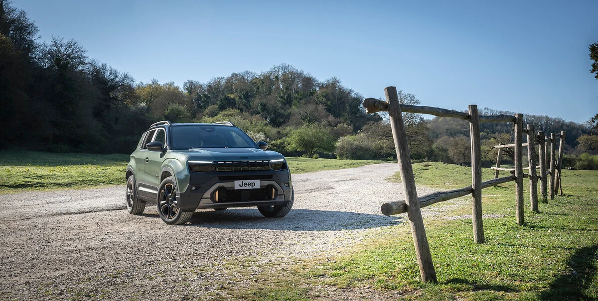 NOVÝ JEEP® AVENGER: evoluce kompaktního vyjádření svobody. Speciální edice 85th Anniversary