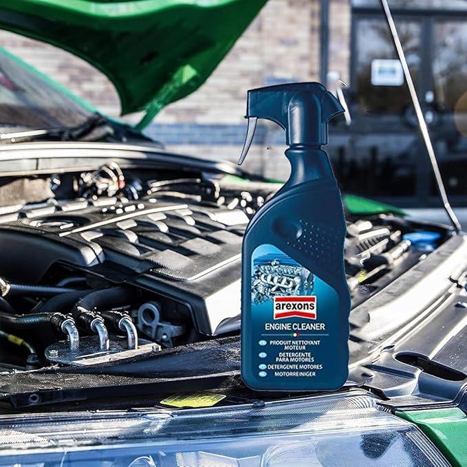 Čistící prostředek na motory