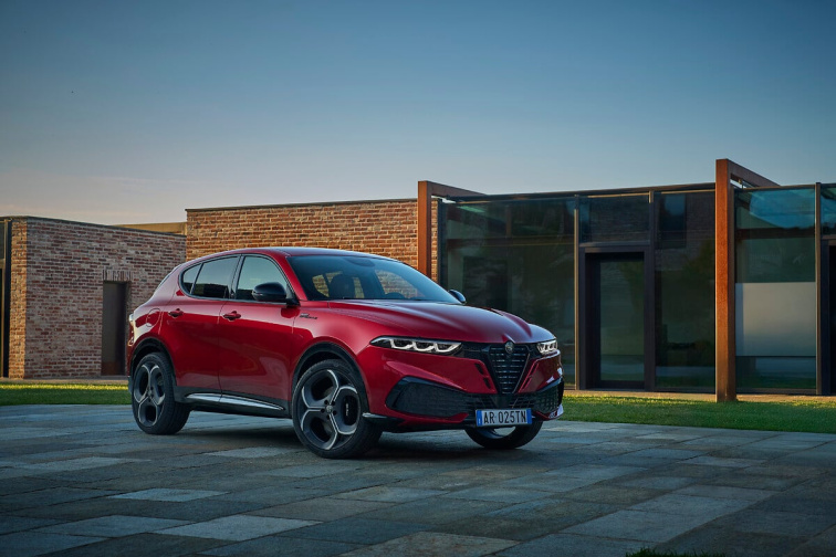 Nová Alfa Romeo Tonale: sportovnější a emotivnější než kdy dříve