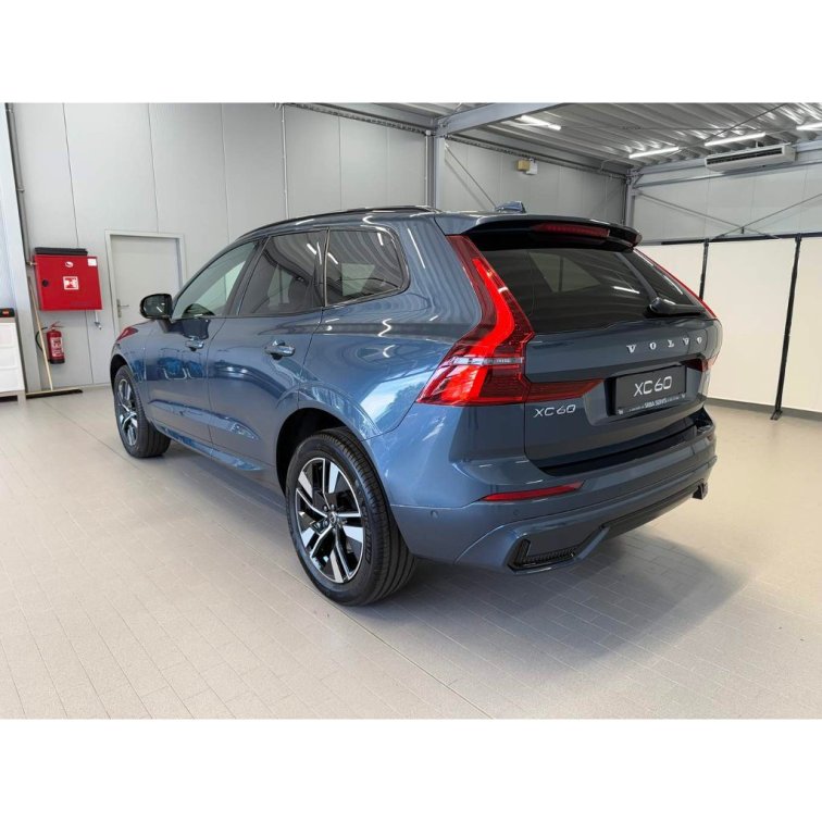 VOLVO XC60 B5 2.0L 250+14 HP AT8 AWD PLUS Dark (benzín) s01-55957