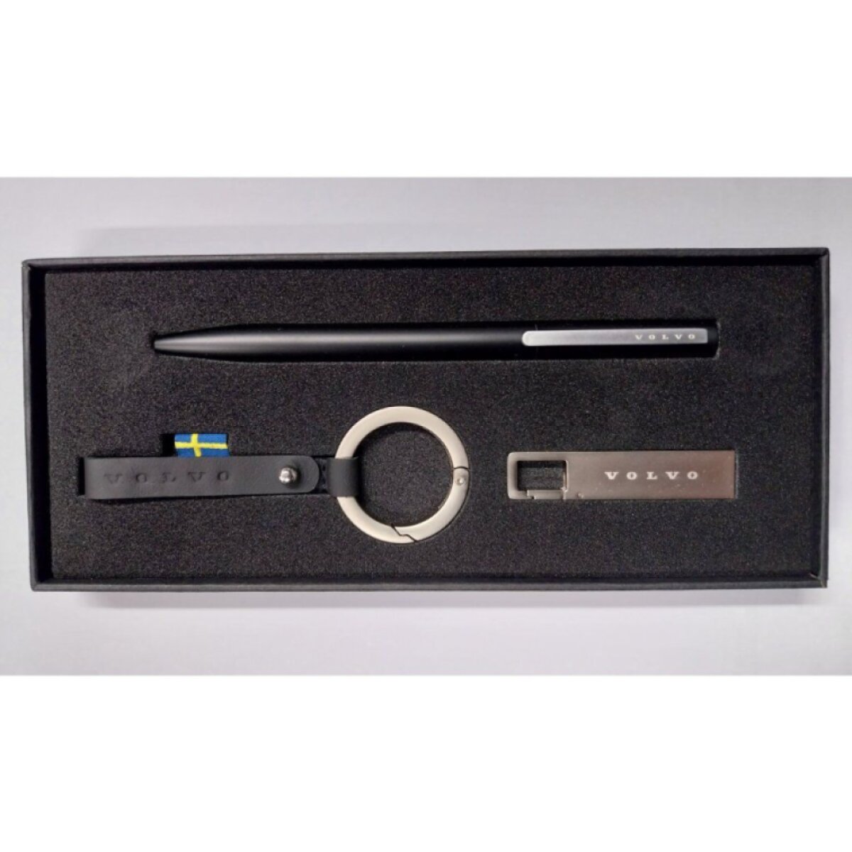 Krabička s klíčenkou, kuličkovým perem a USB 32GB