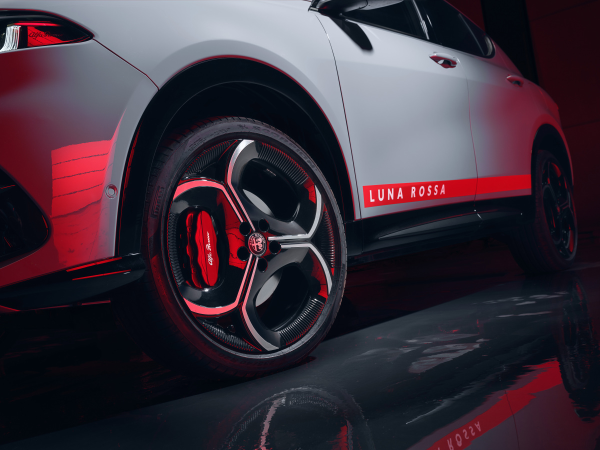 Alfa Romeo Edizione Luna Rossa má premiéru v Neapoli