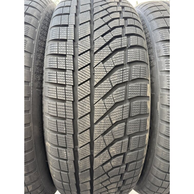 Sada zimních pneu Falken 235/50R19 103V XL a disků DEZENT KF DARK