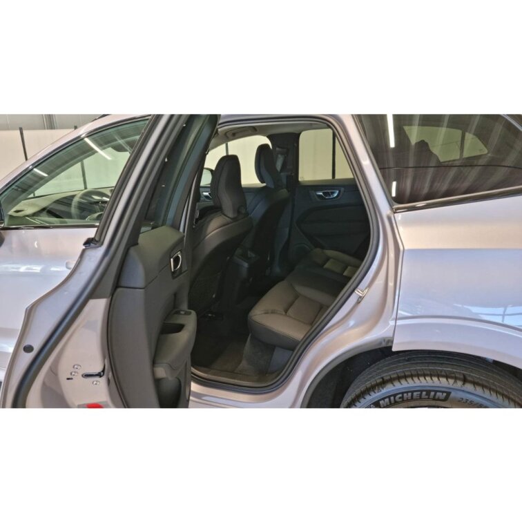 VOLVO XC60 B5 2.0L 250+14 HP AT8 AWD PLUS Dark (benzín) s01-55958