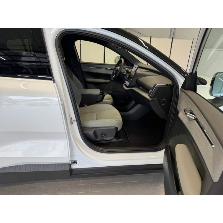 VOLVO EX30 Twin Motor Performance Ultra 428 HP Cross Country s01-55556