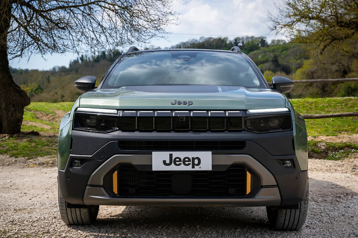 NOVÝ JEEP® AVENGER: evoluce kompaktního vyjádření svobody. Speciální edice 85th Anniversary