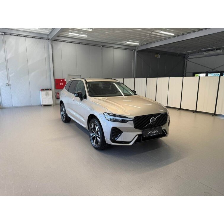 VOLVO XC60 B5 2.0L 250+14 HP AT8 AWD PLUS Dark (benzín) s01-55643