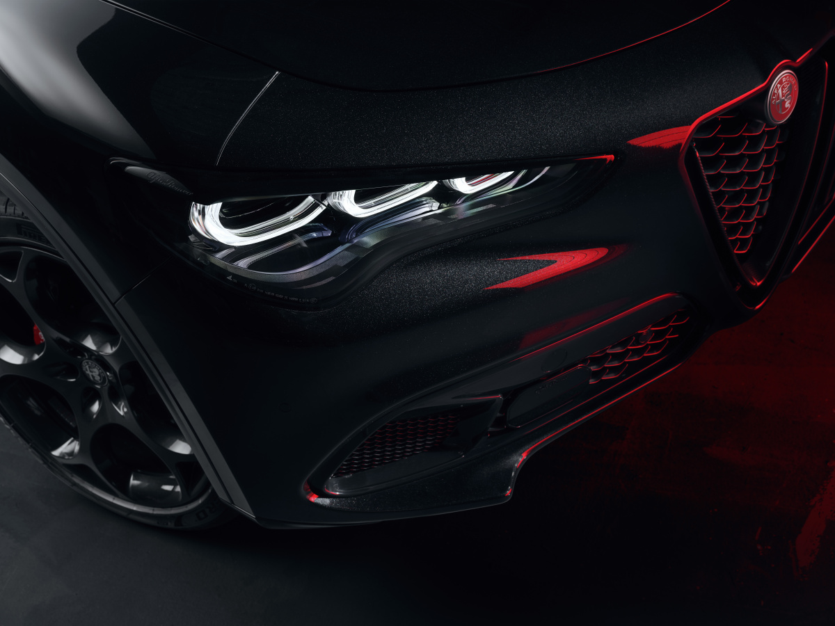 Alfa Romeo Edizione Luna Rossa má premiéru v Neapoli
