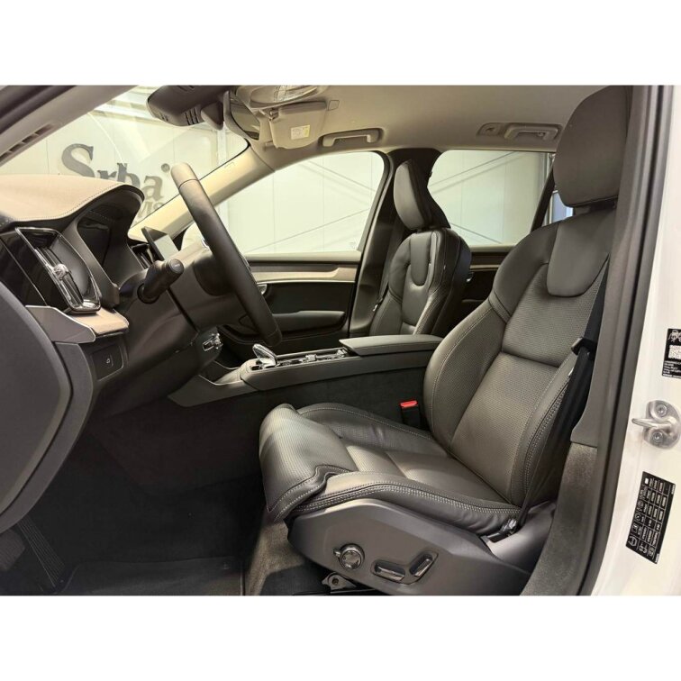 VOLVO XC90 B5 2.0L 250+14 HP AT8 AWD PLUS Bright (benzín) s01-56354