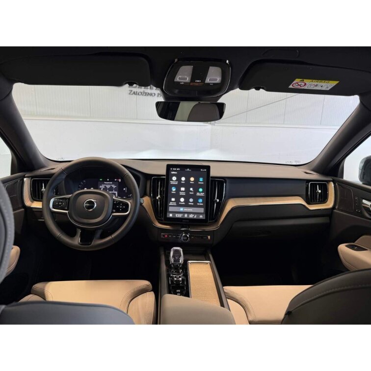 VOLVO XC60 B5 2.0L 250+14 HP AT8 AWD PLUS Dark (benzín) s01-55957