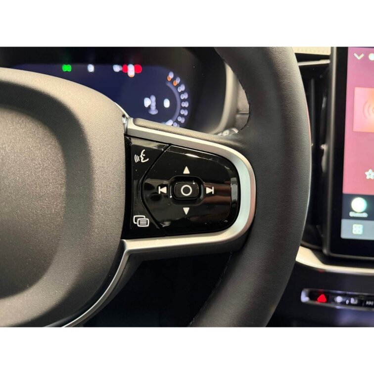 VOLVO XC90 B5 2.0L 250+14 HP AT8 AWD PLUS Bright (benzín) s01-56354