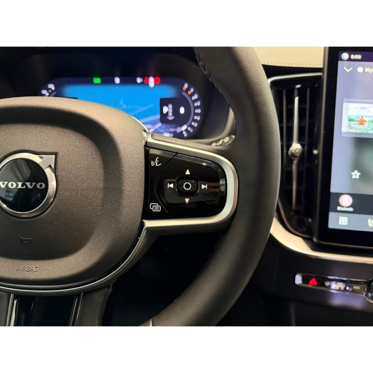 VOLVO XC90 B5 2.0L 250+14 HP AT8 AWD PLUS Bright (benzín) s01-55903