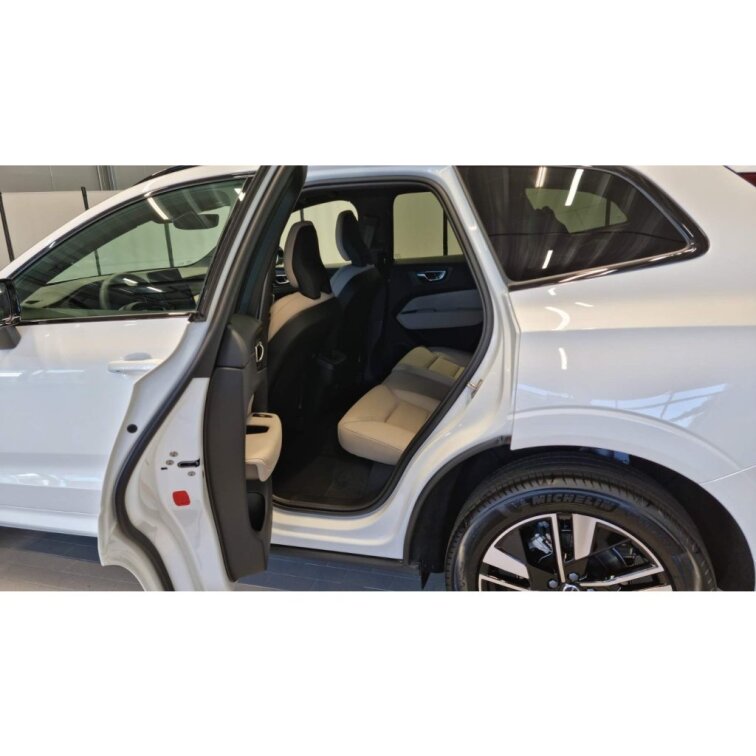 VOLVO XC60 B5 2.0L 250+14 HP AT8 AWD PLUS Dark (benzín) s01-55953