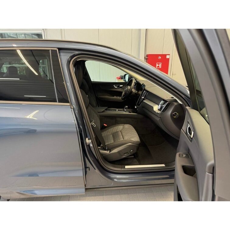 VOLVO XC60 B5 2.0L 250+14 HP AT8 FWD CORE (benzín) s01-55960