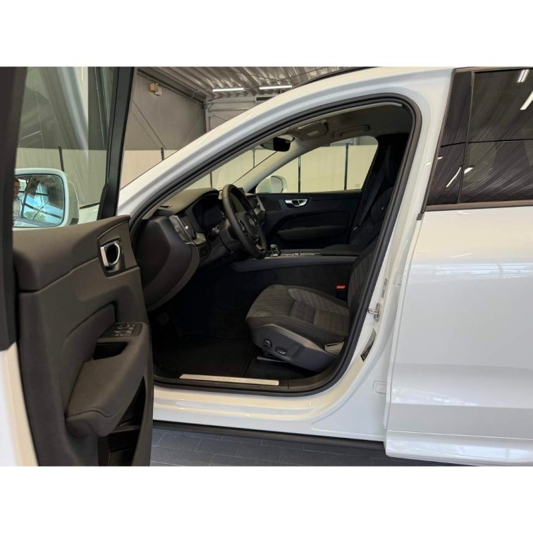 VOLVO XC60 B5 2.0L 250+14 HP AT8 FWD CORE (benzín) s01-55961