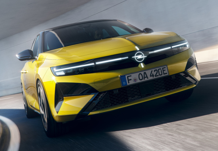 Nová Opel Astra září na autosalonu v Bruselu
