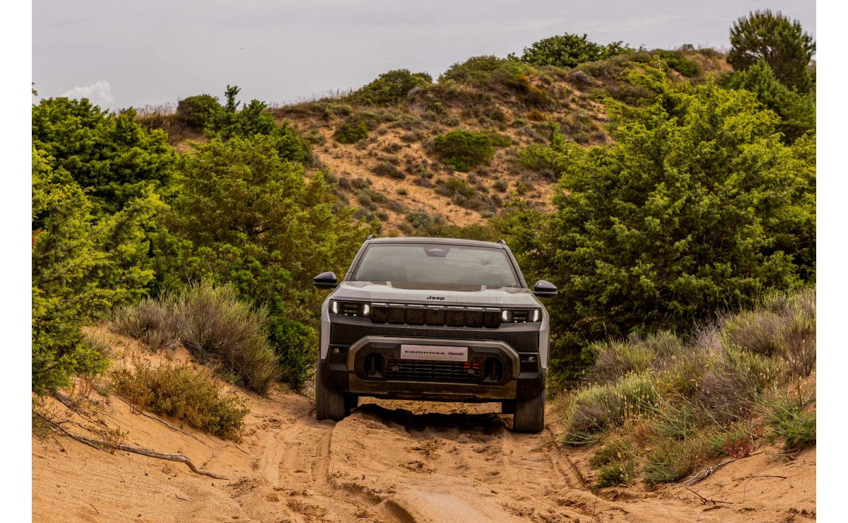 Nový Jeep® Compass zdvojnásobuje svobodu volby: nabídka se rozšiřuje o Jeep Compass 4xe