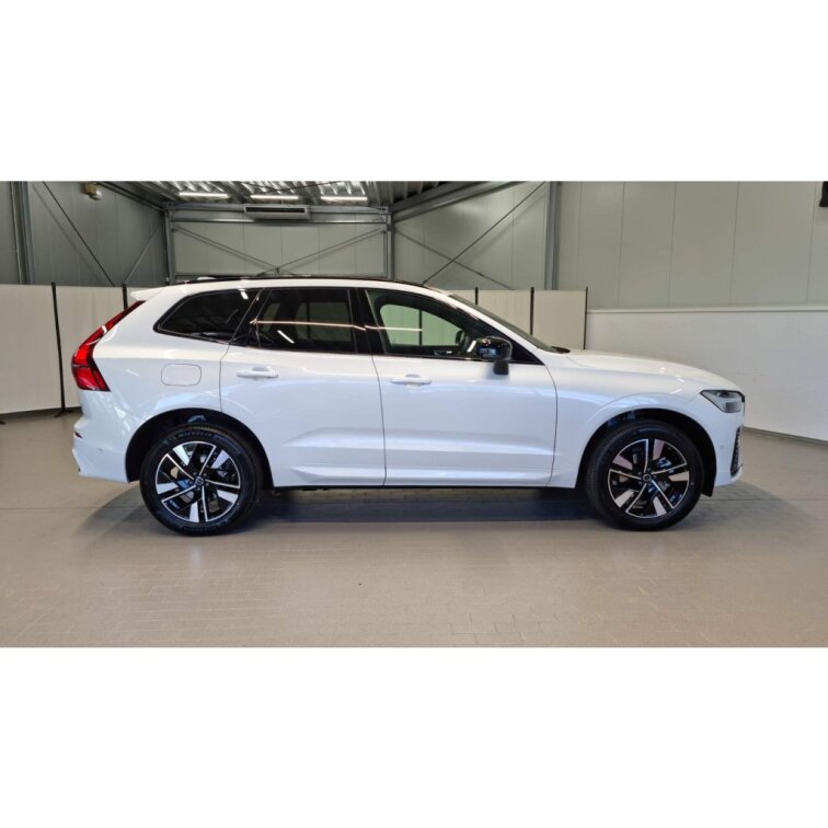 VOLVO XC60 B5 2.0L 250+14 HP AT8 AWD PLUS Dark (benzín) s01-55953