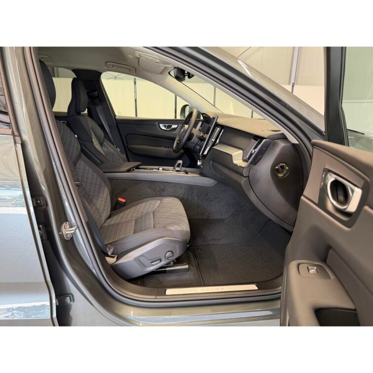 VOLVO XC60 B5 2.0L 250+14 HP AT8 FWD CORE (benzín) s01-55959