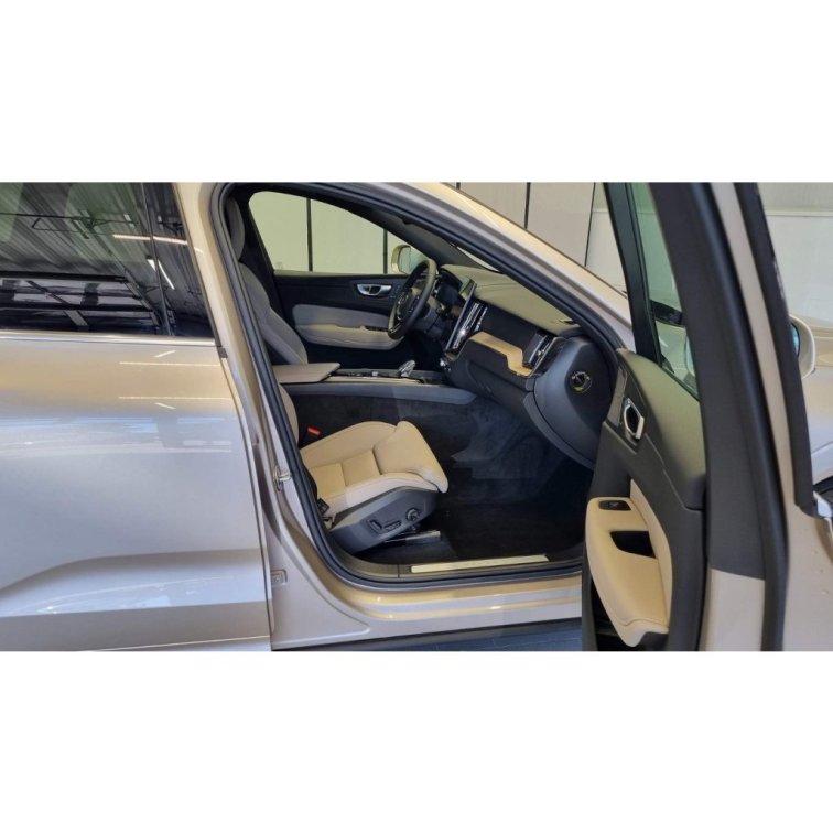 VOLVO XC60 B5 2.0L 250+14 HP AT8 AWD PLUS Bright (benzín) s01-55714