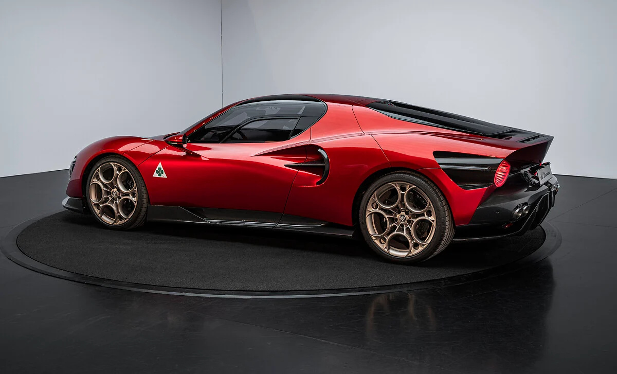 Srdce Alfa Romeo bije v Paříži: emoce, krása, budoucnost