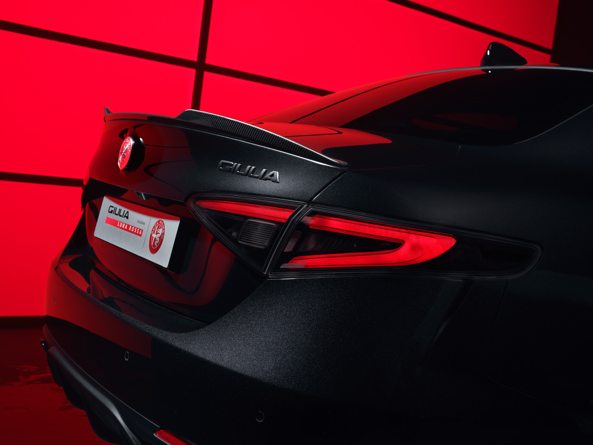 Alfa Romeo Edizione Luna Rossa má premiéru v Neapoli