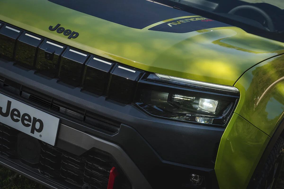 NOVÝ JEEP® AVENGER: evoluce kompaktního vyjádření svobody. Speciální edice 85th Anniversary