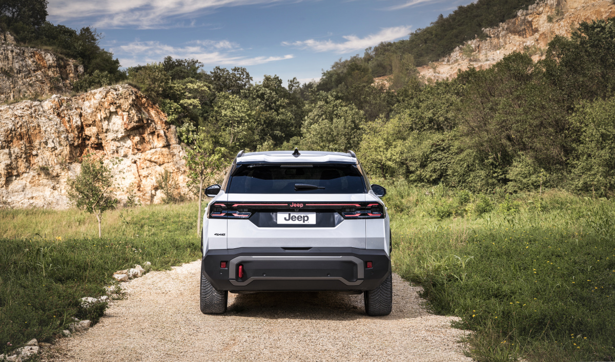 Nový Jeep® Compass zdvojnásobuje svobodu volby: nabídka se rozšiřuje o Jeep Compass 4xe