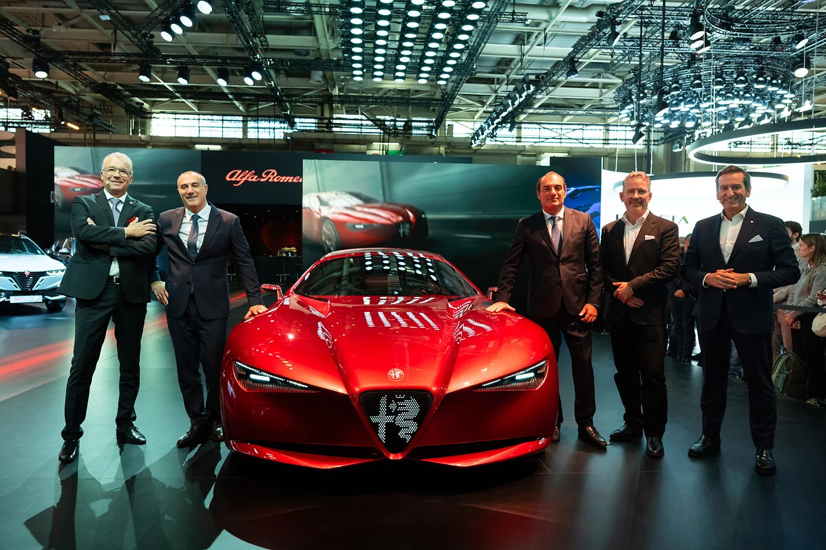 Srdce Alfa Romeo bije v Paříži: emoce, krása, budoucnost